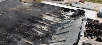 Incendio en Ezeiza: analizan hacia dónde drenó el agua usada para apagar el fuego por riesgo de contaminación