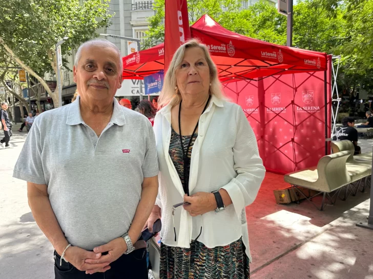 funcionarios-CHL-Claudio-Godoy-Aros-y-Marcela-Damke-Marin-728x546 funcionarios-CHL-Claudio-Godoy-Aros-y-Marcela-Damke-Marin-728x546