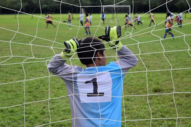 En Rivadavia buscan establecer una norma que obligue a sujetar los arcos de fútbol para evitar accidentes