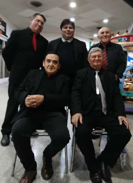 grupo-527x728 grupo-527x728