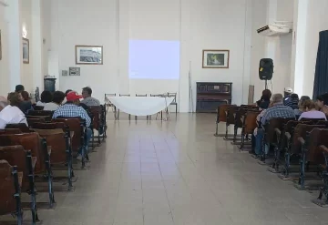 Vecinos de dos pueblos de Sarmiento se unieron para protestar por la falta de agua de riego Vecinos de dos pueblos de Sarmiento se unieron para protestar por la falta de agua de riego