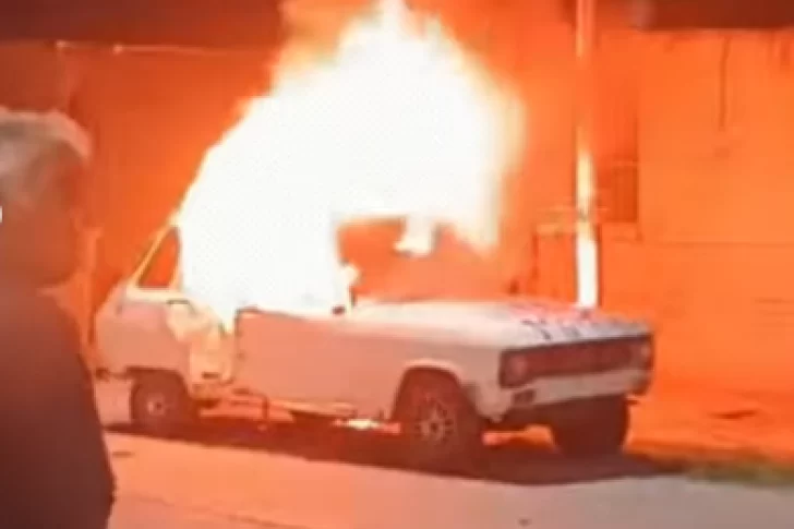 Vecinos de Rivadavia incendiaron el auto de un presunto violador