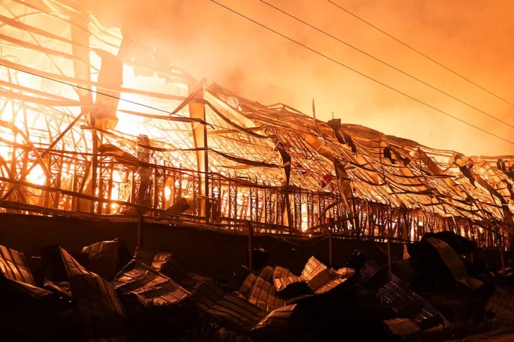Las impresionantes imágenes del incendio en el polo industrial de Ezeiza