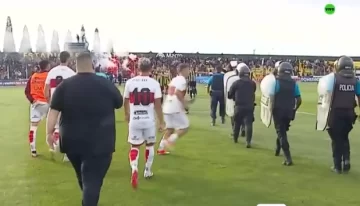 [VIDEO] Incidentes en el final de Deportivo Madryn vs Morón: trompadas, patadas e insultos entre los jugadores