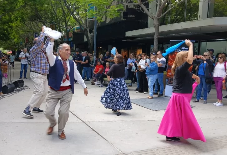 La tradición copó el corazón de la Ciudad: con baile folclórico y tonadas, Jáchal presentó su Fiesta La tradición copó el corazón de la Ciudad: con baile folclórico y tonadas, Jáchal presentó su Fiesta
