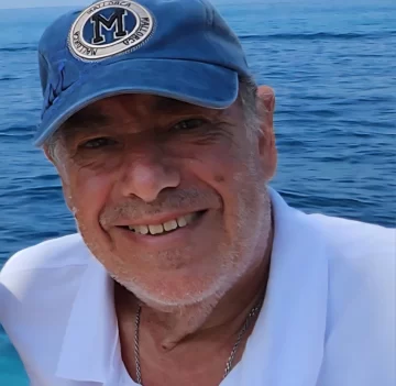 La increíble historia del bebé entregado al nacer que a los 8 años perdió a sus padres adoptivos y hoy, con 66, busca sus raíces biológicas