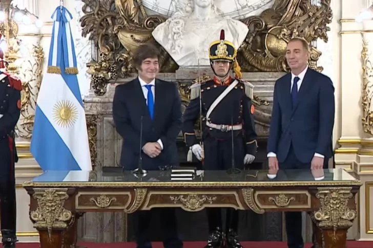 Javier Milei le tomó juramento a Diego Santilli como nuevo ministro del Interior
