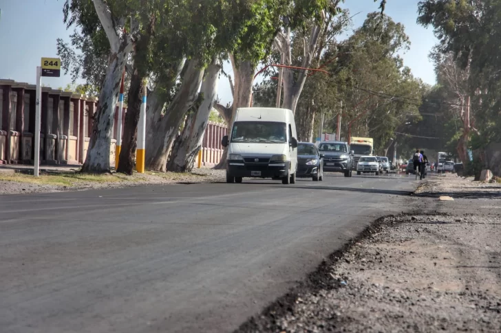 Tras seis días de intenso trabajo, la Calle Lemos estrenó pavimento