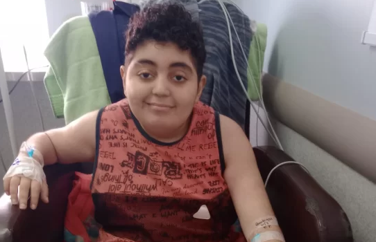 El desafío de aprender a caminar, otra vez: la realidad del joven que se accidentó al bajar de un colectivo de la RedTulum