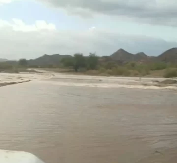 Llueve intensamente en Valle Fértil: cortaron un tramo de la Ruta 510 por bajada de creciente