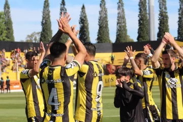 Deportivo Madryn es finalista y buscará el ascenso con Estudiantes de Río Cuarto