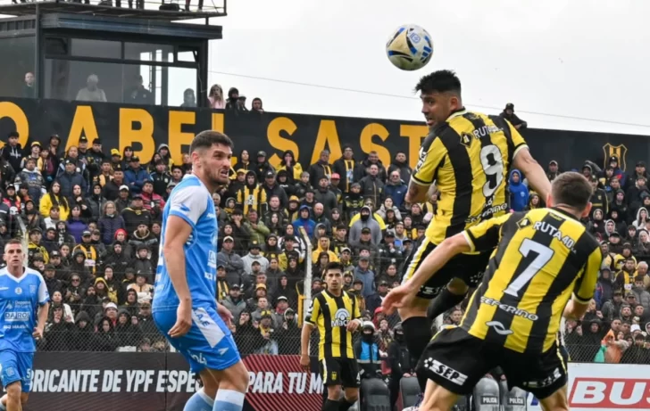 Estudiantes de Río Cuarto logró su vuelta a Primera en Madryn Estudiantes de Río Cuarto logró su vuelta a Primera en Madryn