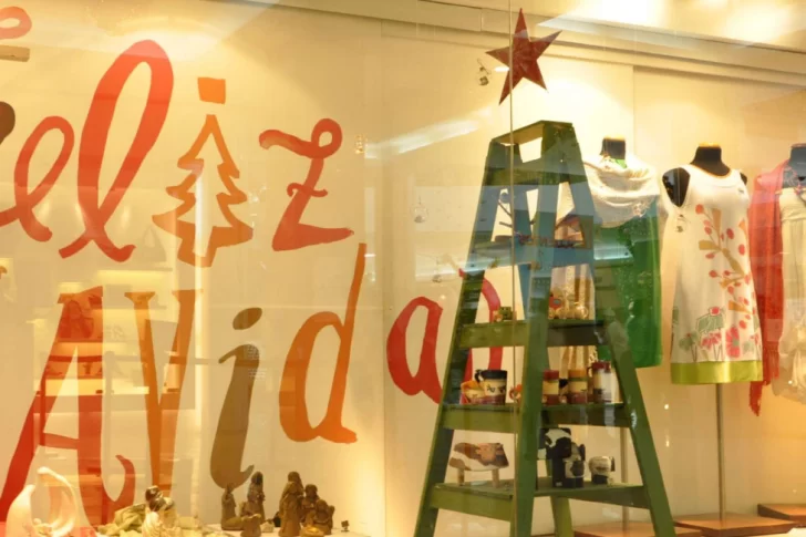 Por primera vez, Rivadavia premiará a la mejor vidriera con decoración navideña: cómo participar y cuáles son los premios