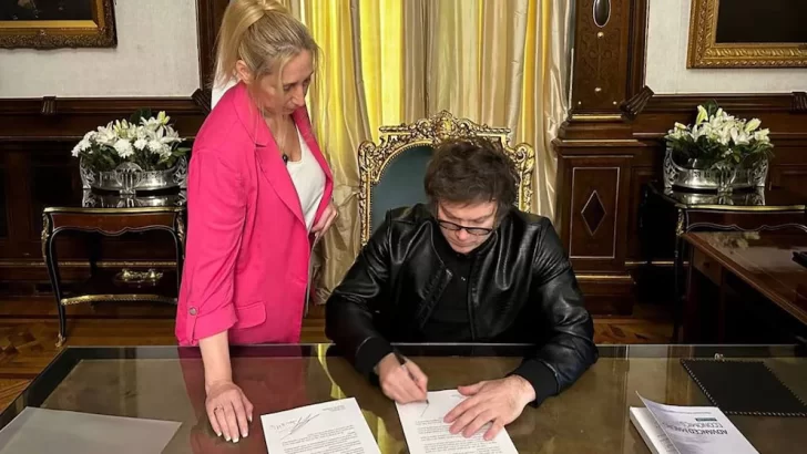 Milei le devolvió el Renaper y Deportes al Ministerio del Interior mediante un DNU Milei le devolvió el Renaper y Deportes al Ministerio del Interior mediante un DNU