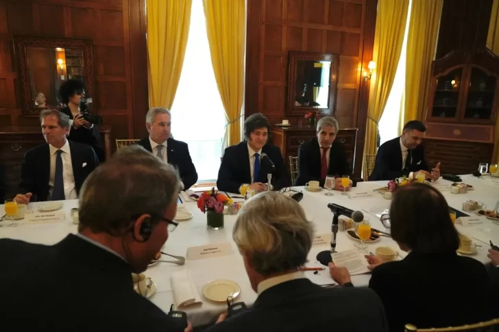 Milei en el cierre de su gira, se reunió con líderes empresarios en Nueva York y convocó a invertir en el país Milei en el cierre de su gira, se reunió con líderes empresarios en Nueva York y convocó a invertir en el país