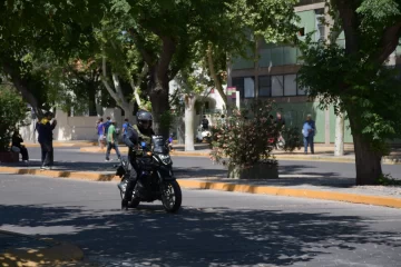 Policías le salvaron la vida a un bebito de un mes que llegó inconsciente a la unidad motorizada Policías le salvaron la vida a un bebito de un mes que llegó inconsciente a la unidad motorizada