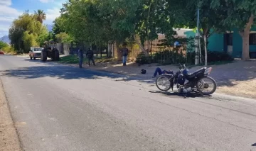 Un motociclista chocó contra un tractor y está en gravísimo estado Un motociclista chocó contra un tractor y está en gravísimo estado
