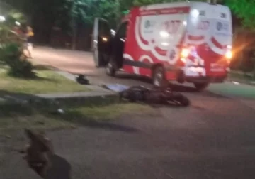 Muerte en una plaza: estrelló su moto contra el cordón, voló por los aires y perdió la vida en el acto Muerte en una plaza: estrelló su moto contra el cordón, voló por los aires y perdió la vida en el acto