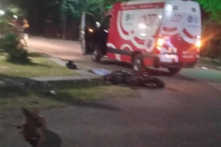 Muerte en una plaza: estrelló su moto contra el cordón, voló por los aires y perdió la vida en el acto