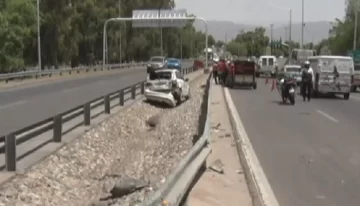Violento accidente en Circunvalación: una camioneta impactó desde atrás a un auto y cinco personas fueron hospitalizadas Violento accidente en Circunvalación: una camioneta impactó desde atrás a un auto y cinco personas fueron hospitalizadas