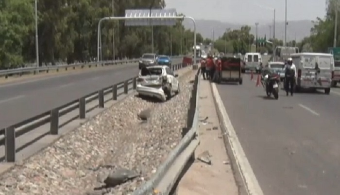 Violento accidente en Circunvalación: una camioneta impactó desde atrás a un auto y cinco personas fueron hospitalizadas Violento accidente en Circunvalación: una camioneta impactó desde atrás a un auto y cinco personas fueron hospitalizadas