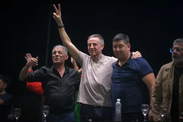 Antes de presentar el proyecto de reforma laboral, el Gobierno evalúa convocar a una reunión con la CGT Antes de presentar el proyecto de reforma laboral, el Gobierno evalúa convocar a una reunión con la CGT