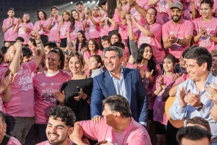 Orrego presenció el ensayo del show central de la FNS Orrego presenció el ensayo del show central de la FNS
