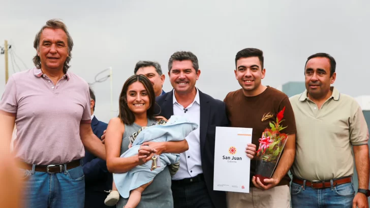 Orrego visitó Iglesia por los 272 años del departamento: adjudicó 40 casas, anunció la entrega de un barrio y la construcción de otros dos Orrego visitó Iglesia por los 272 años del departamento: adjudicó 40 casas, anunció la entrega de un barrio y la construcción de otros dos