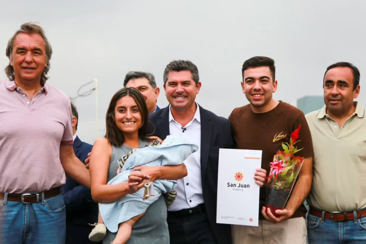 Orrego visitó Iglesia por los 272 años del departamento: adjudicó 40 casas, anunció la entrega de un barrio y la construcción de otros dos