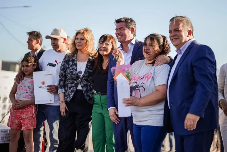 Orrego adjudicó un barrio en Chimbas: “Estamos cumpliendo, nos quedan 540 viviendas más para entregar este año” Orrego adjudicó un barrio en Chimbas: “Estamos cumpliendo, nos quedan 540 viviendas más para entregar este año”