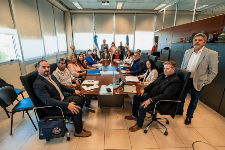 Gobierno y gremios docentes retoman negociación paritaria con la respuesta a la última propuesta salarial