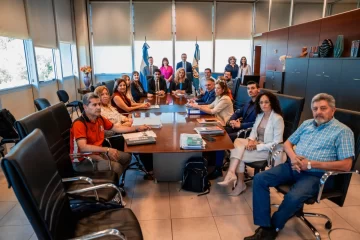 Paritaria docente: Gobierno hizo una propuesta superadora, con aumentos atados al IPC y alza en otros ítems; los gremios responden el lunes Paritaria docente: Gobierno hizo una propuesta superadora, con aumentos atados al IPC y alza en otros ítems; los gremios responden el lunes