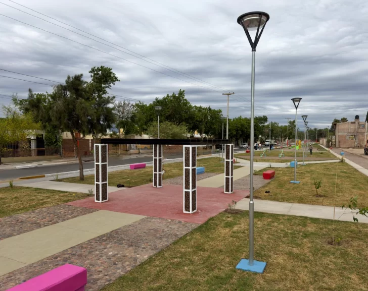 Vecinos de Chimbas podrán disfrutar de una plaza con nuevas instalaciones y mejores servicios Vecinos de Chimbas podrán disfrutar de una plaza con nuevas instalaciones y mejores servicios