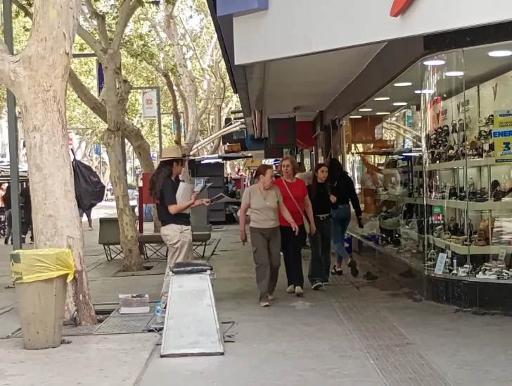 Viernes no laborable en San Juan: menos gente en el microcentro, pero los comercios abrieron con normalidad Viernes no laborable en San Juan: menos gente en el microcentro, pero los comercios abrieron con normalidad