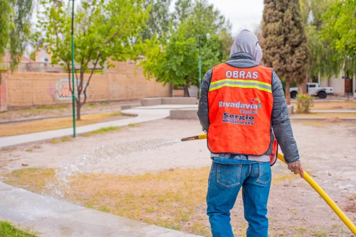 En Rivadavia trabajan en una plaza para mejorar los servicios y la accesibilidad En Rivadavia trabajan en una plaza para mejorar los servicios y la accesibilidad
