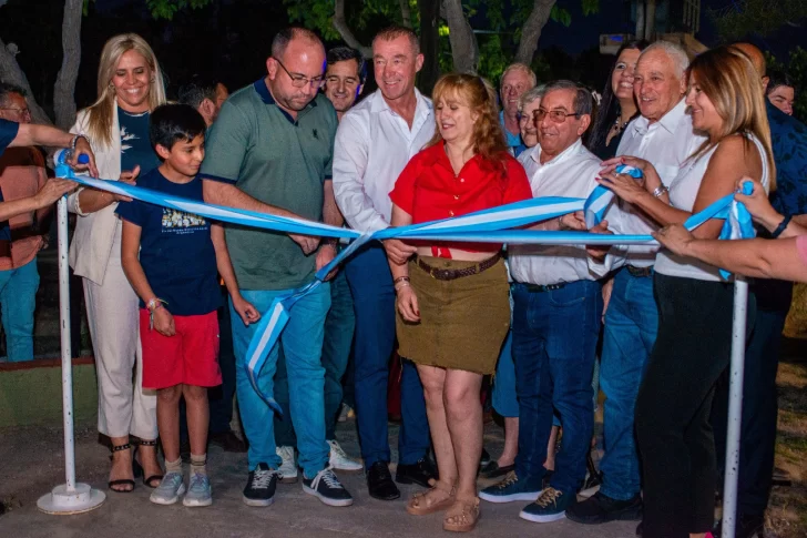 La plaza del Barrio Camus luce completamente renovada y con más juegos y servicios