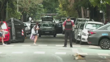 El policía sanjuanino que mató a un motochorro en Buenos Aires y su llamado al 911 fue viral: “Un delincuente abatido, como tiene que ser” El policía sanjuanino que mató a un motochorro en Buenos Aires y su llamado al 911 fue viral: “Un delincuente abatido, como tiene que ser”