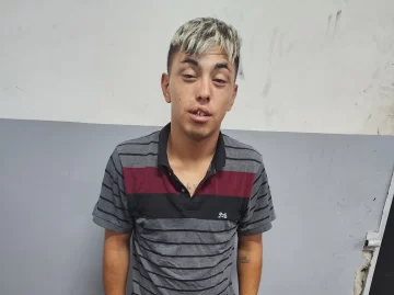 Detuvieron a un joven que amenazó a un hombre con un arma de fuego y lo golpeó para robarle $150.000 Detuvieron a un joven que amenazó a un hombre con un arma de fuego y lo golpeó para robarle $150.000
