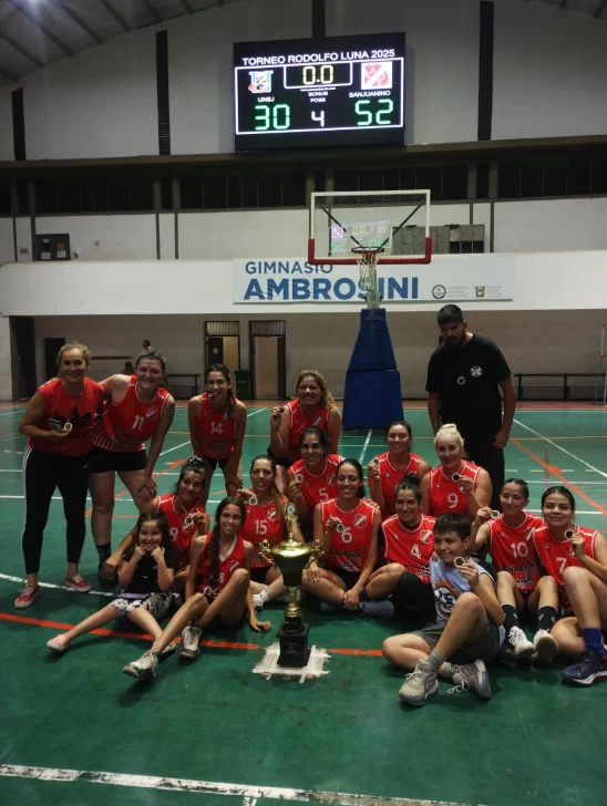 La experiencia de Sanjuanino Juniors fue más que la juventud de Universidad Azul y se alzó con la Copa de Plata La experiencia de Sanjuanino Juniors fue más que la juventud de Universidad Azul y se alzó con la Copa de Plata
