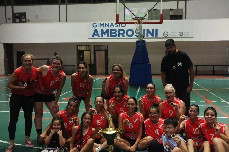 La experiencia de Sanjuanino Juniors fue más que la juventud de Universidad Azul y se alzó con la Copa de Plata