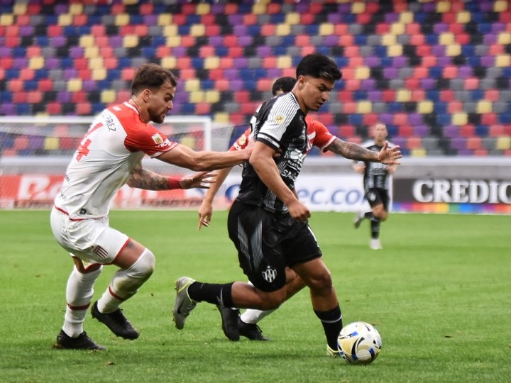 En medio del conflicto, Estudiantes visita a Central Córdoba en Santiago En medio del conflicto, Estudiantes visita a Central Córdoba en Santiago