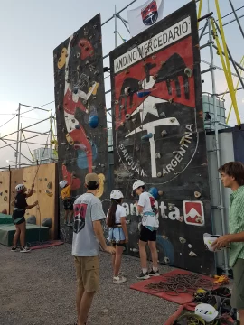 Comienza la actividad en la Feria de la FNS 2025: el público ya disfruta de los stands Comienza la actividad en la Feria de la FNS 2025: el público ya disfruta de los stands