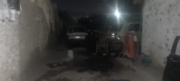 Noche de furia: incendian una casa y destruyen vehículos de un taller Noche de furia: incendian una casa y destruyen vehículos de un taller