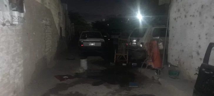 Noche de furia: incendian una casa y destruyen vehículos de un taller Noche de furia: incendian una casa y destruyen vehículos de un taller