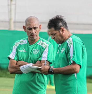 Desamparados se quedó sin técnico: tras la derrota ante Peñaflor que lo dejó último, el club anunció la salida de Pinto