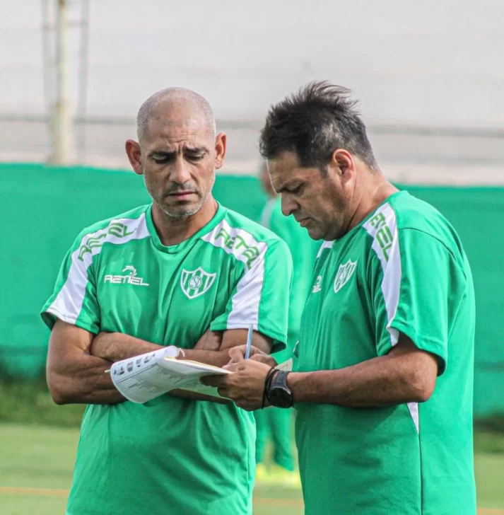 Desamparados se quedó sin técnico: tras la derrota ante Peñaflor que lo dejó último, el club anunció la salida de Pinto Desamparados se quedó sin técnico: tras la derrota ante Peñaflor que lo dejó último, el club anunció la salida de Pinto