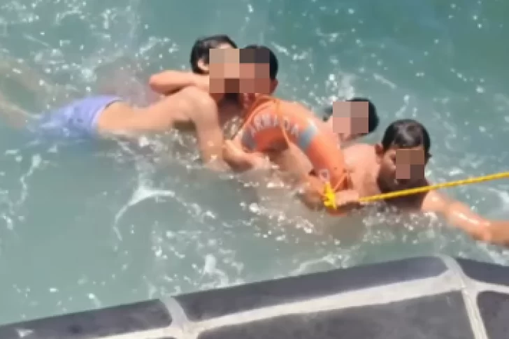 VIDEO: el momento exacto en el que rescatan a los cuatro sanjuaninos en el mar de La Serena