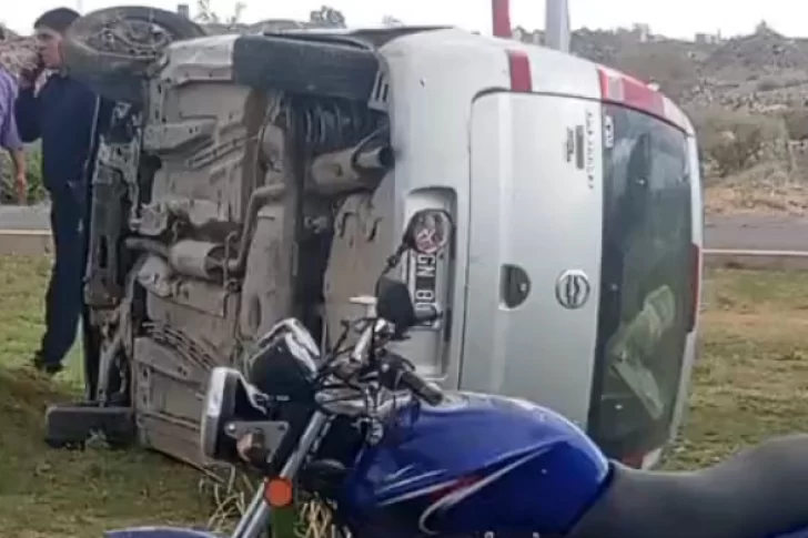 Dos menores robaron un auto en Chimbas, se fugaron y terminaron volcando tras una persecución