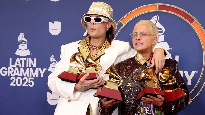 Por qué CA7RIEL & Paco Amoroso fueron demorados en Estados Unidos Por qué CA7RIEL & Paco Amoroso fueron demorados en Estados Unidos