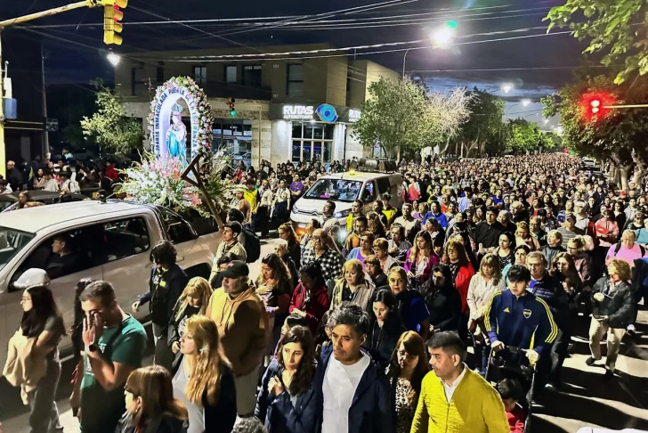 La devoción superó el mal tiempo: más de 3.000 fieles caminaron junto a la Virgen La devoción superó el mal tiempo: más de 3.000 fieles caminaron junto a la Virgen